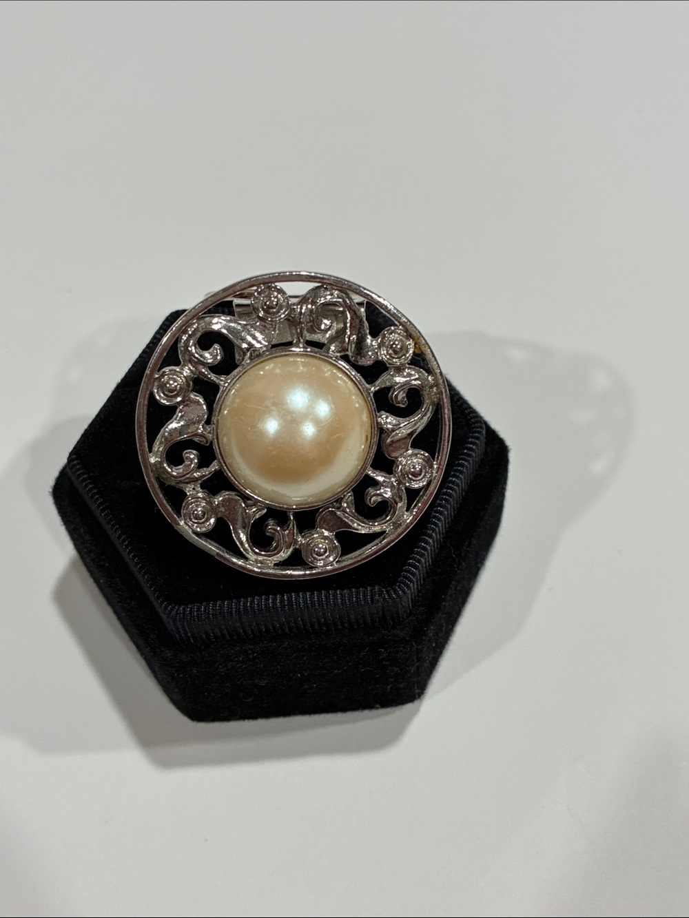 Vintage Faux Pearl Silver Tone Scarf Clip Round Filigree Clasp